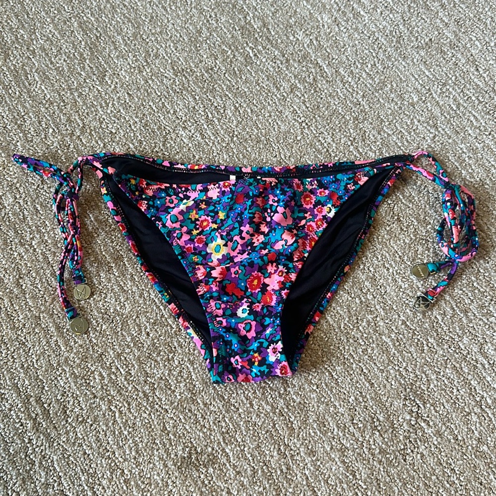 EUC. MinkPink floral bikini bottoms